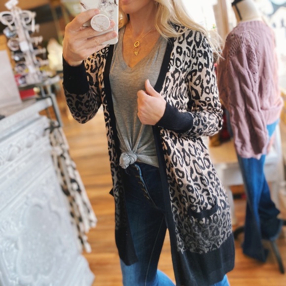 FEEL THE ROAR LEOPARD PRINT OMBRE' CARDIGAN - Picture 4 of 6